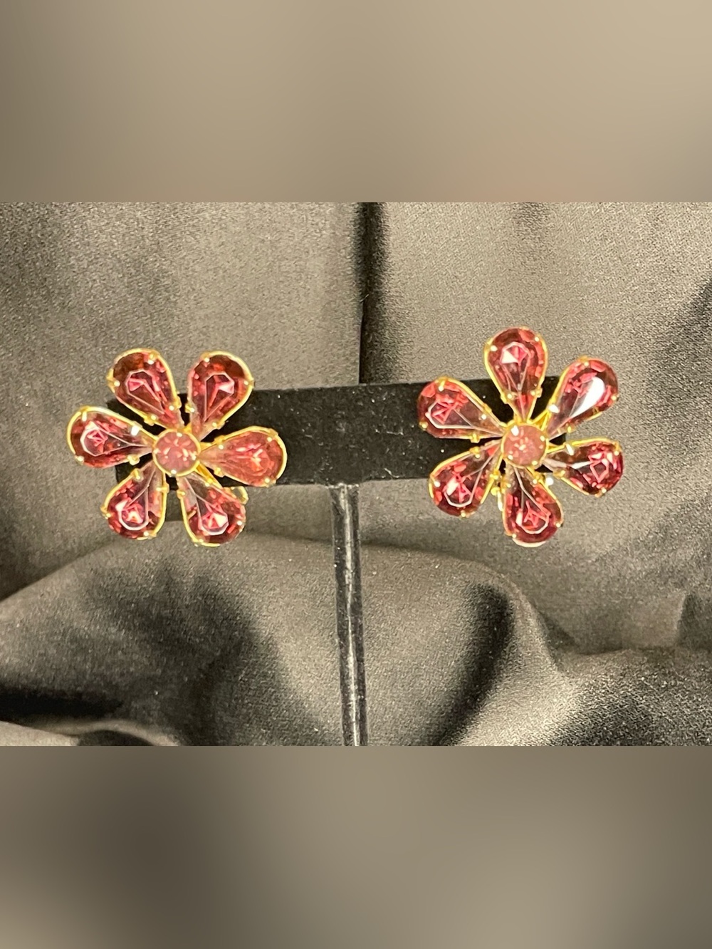 VINTAGE MCM Gold-Tone Pink/Fuchsia Rhinestone Flower Earrings